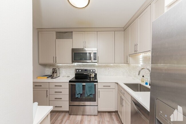 Photo - 211 E Ohio St Unidad 618