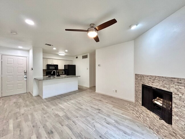 Building Photo - Welcoming 2-Bedroom, 2-Bath Home with Natu...