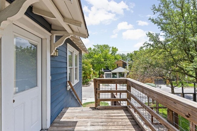 Photo - 2102 Brackenridge St