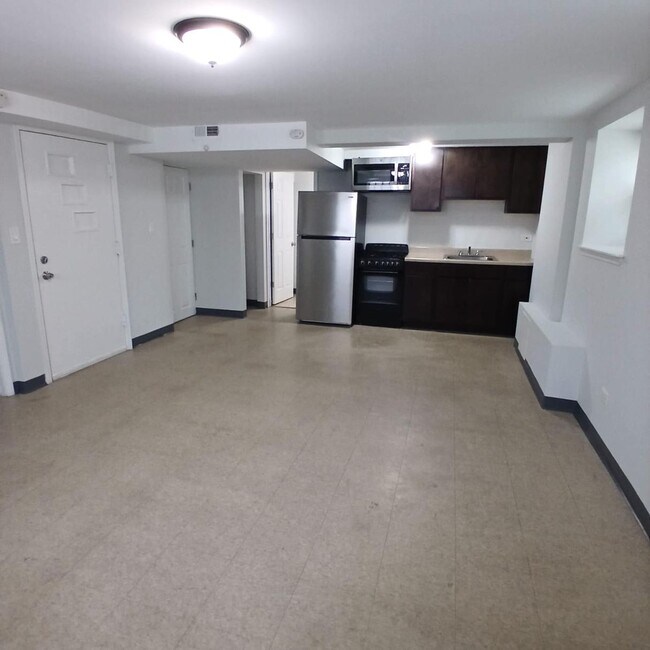 Building Photo - 4038 W Dickens Ave Unit G