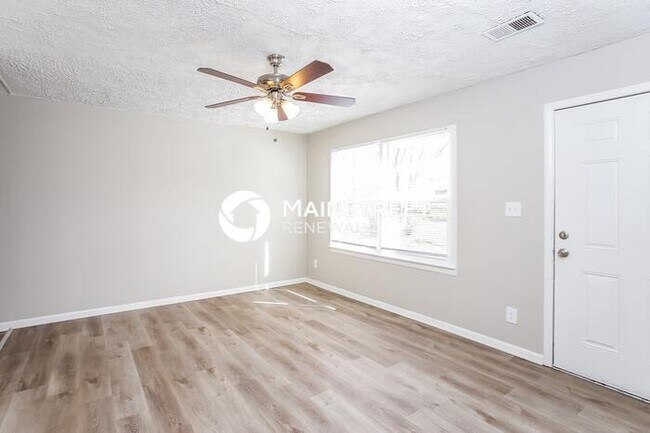 4 Bedroom Pet-Friendly Home in INDEPENDENCE, MO with Main Street Renewal