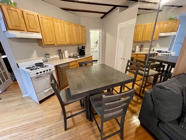 Photo - 352 Varick St Unidad Varick St