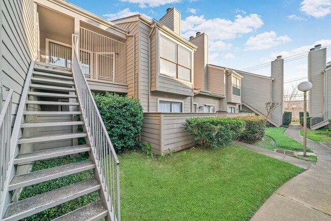 Building Photo - 6701 Sands Point Dr Unit 82