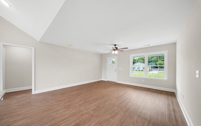 Photo - 106 Enclave Ct