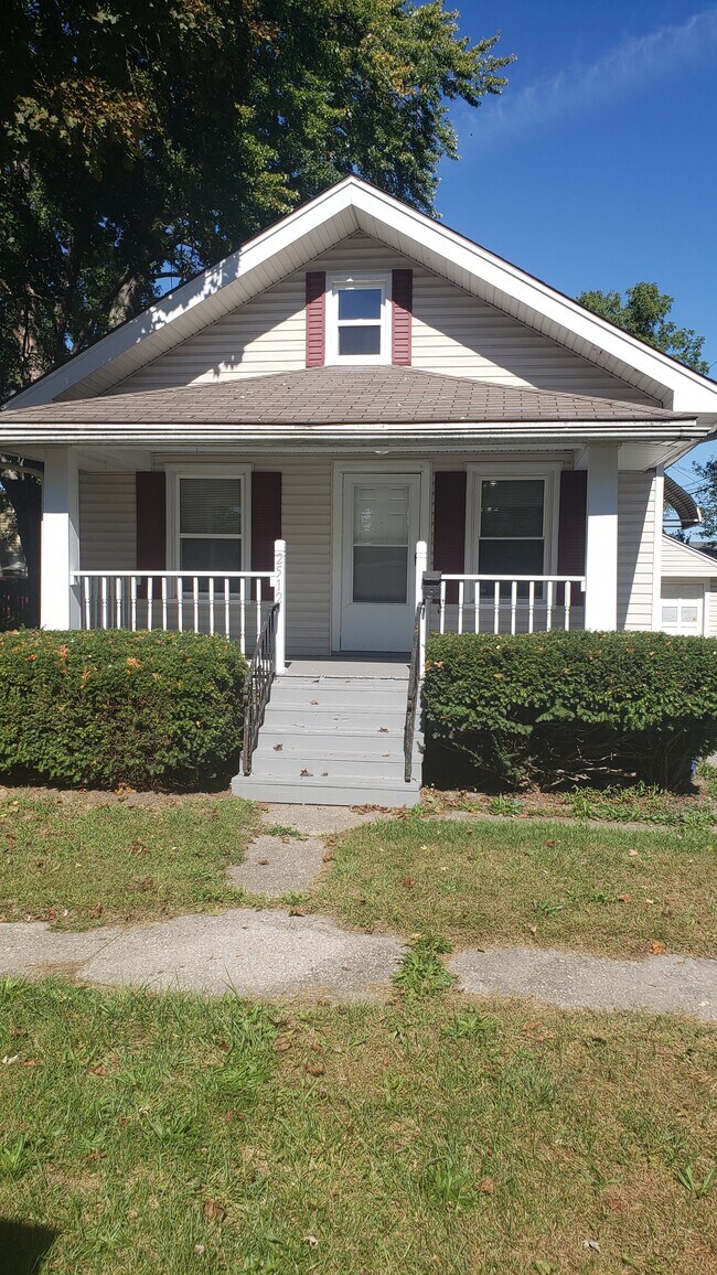 Photo - 2512 Oakwood Ave