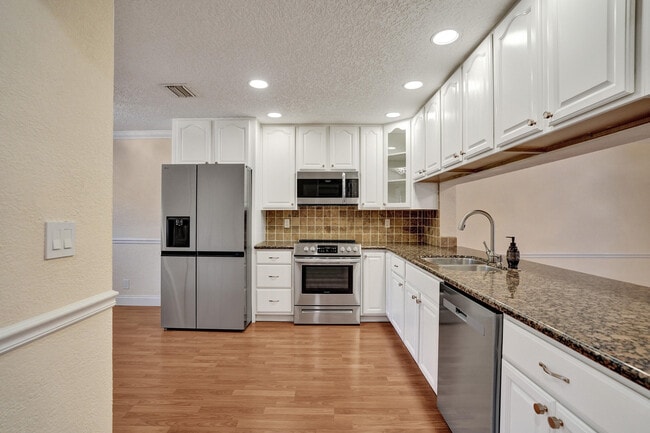 Photo - 635 Northshore Dr