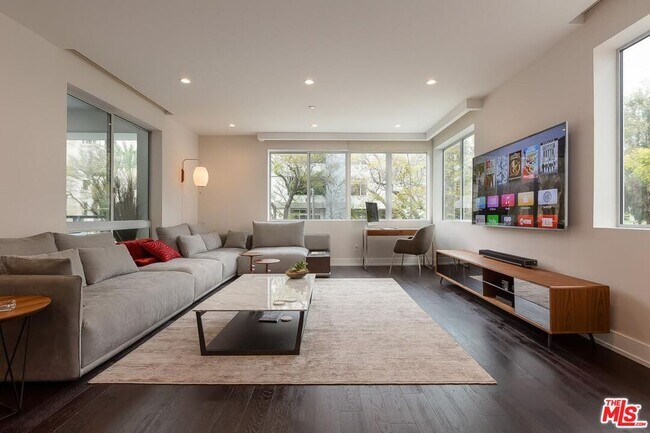Photo - 450 N Palm Dr Unit 206