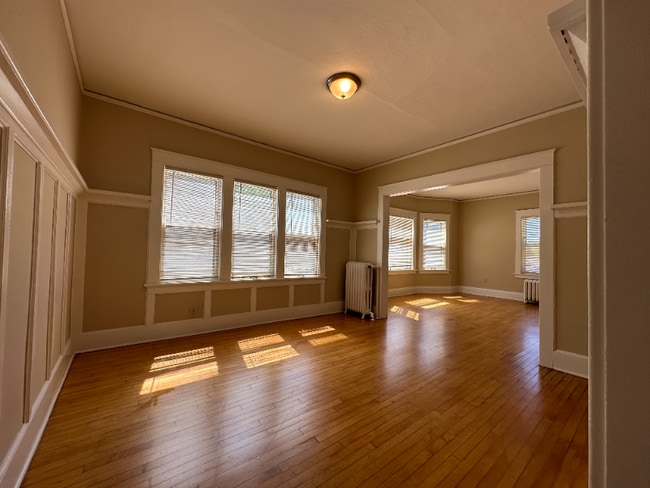 Photo - 1704 E Locust St Apartment Unit 2