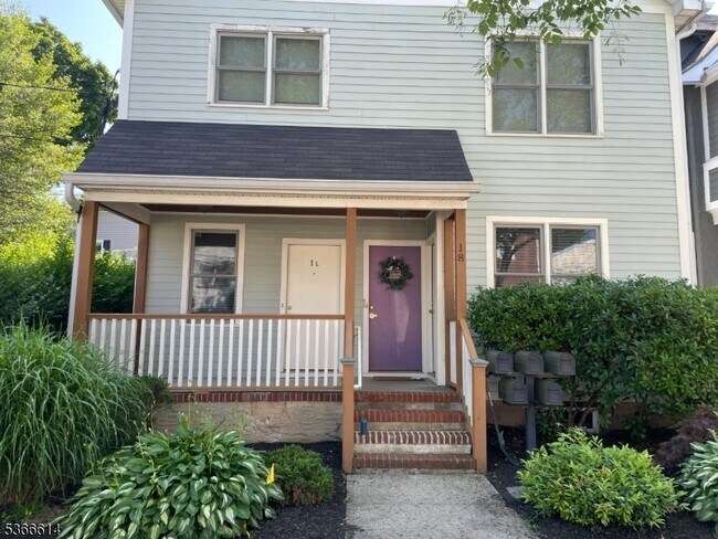 Building Photo - 18 Sayre St Unit 1L-1L Rental