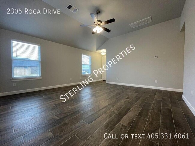 Photo - 2305 Roca Dr