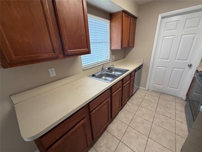 Photo - 423 Longwood Cir