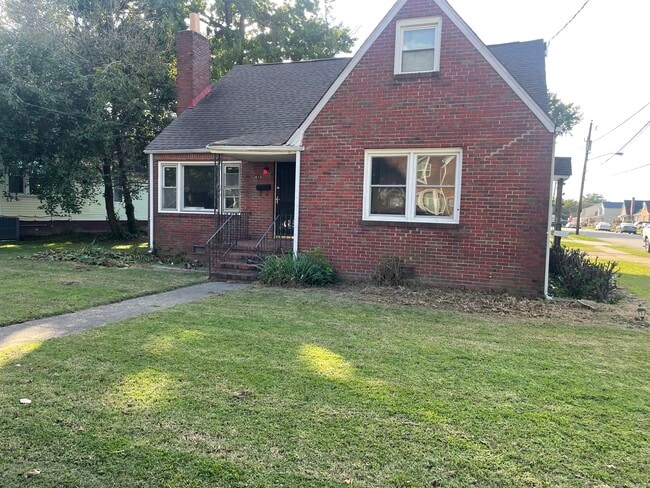 Photo - 915 Mapole Ave