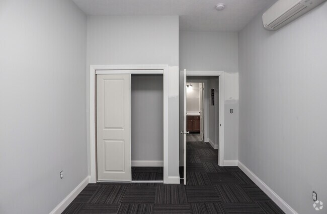 2BR, 1BA - 799-828 SF - Superior Apartments