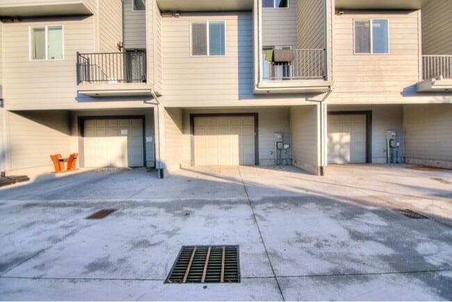 Photo - 607 NE 92nd Ave