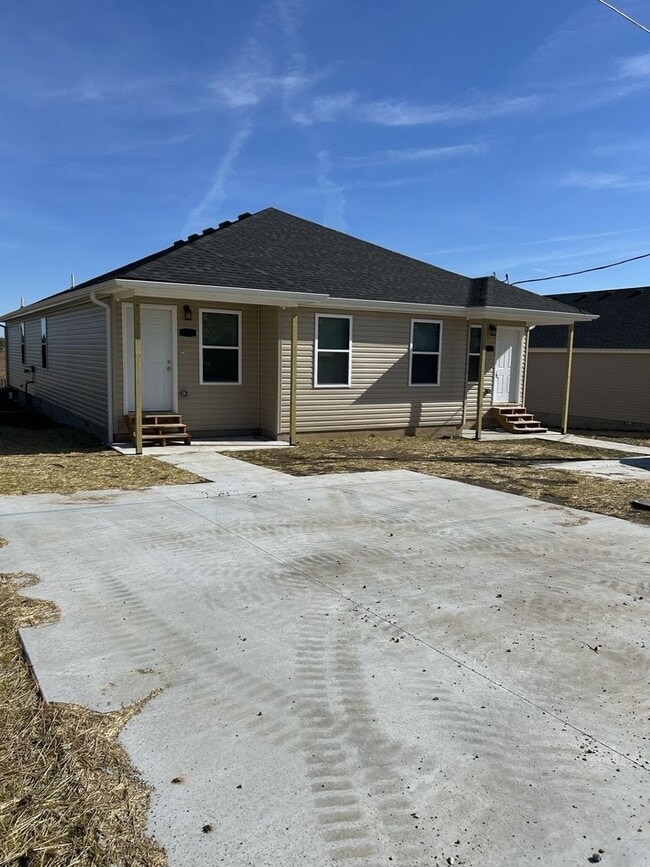 Building Photo - 718 Columbus St Unit 718 S Columbus -  A