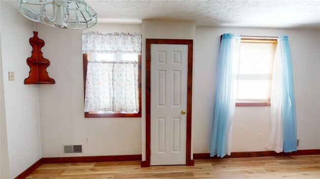 Photo - 357 Lowden Point Rd