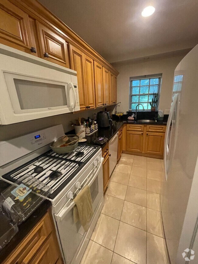 Building Photo - 51 Lake Shore Ct Unit 1 Rental