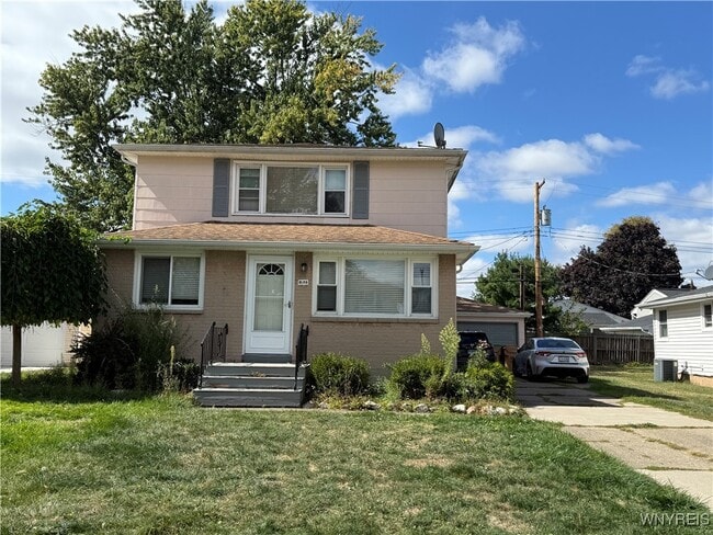 Photo - 82 Colette Ave