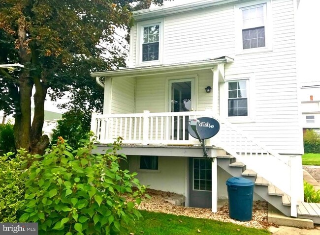 Photo - 137 E Summit St House