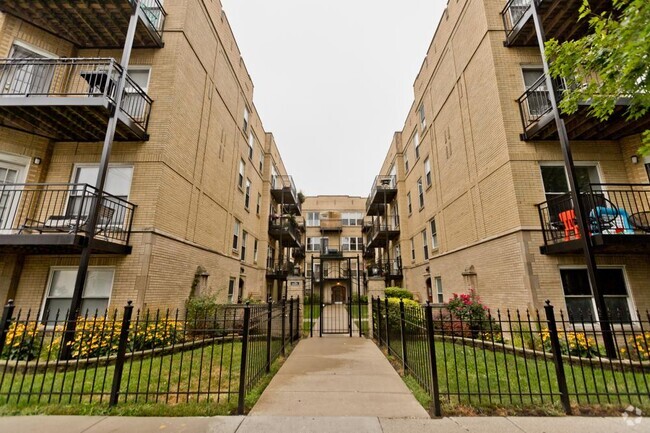 Building Photo - 2 bedroom in Chicago IL 60618 Unit 2B Rental