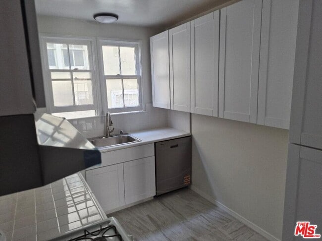 Photo - 8561 Holloway Dr Unit 8561-1/4