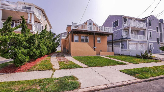 Building Photo - 235 8th St N