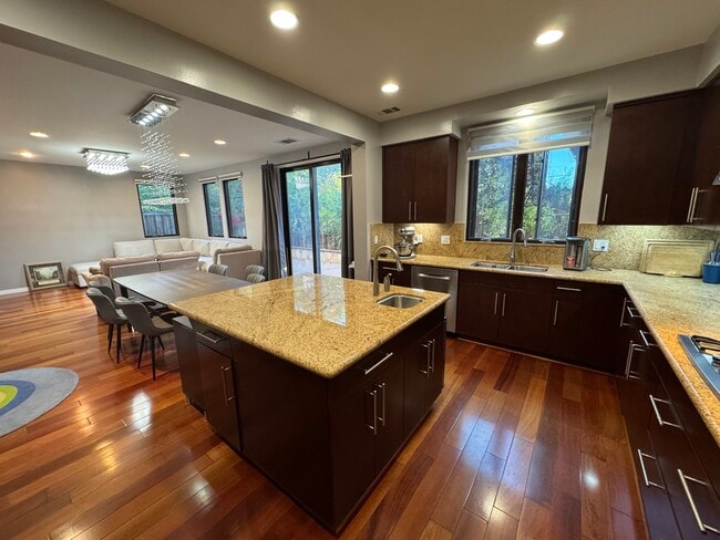 Photo - 3192 Fallen Leaf St