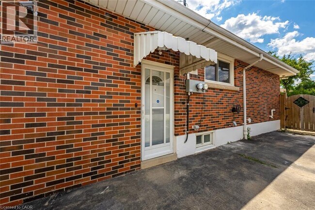 Photo - 172 Fennell Ave E