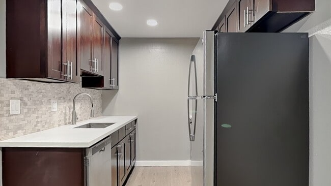 Building Photo - 1105 S Woodlawn St Unit 2