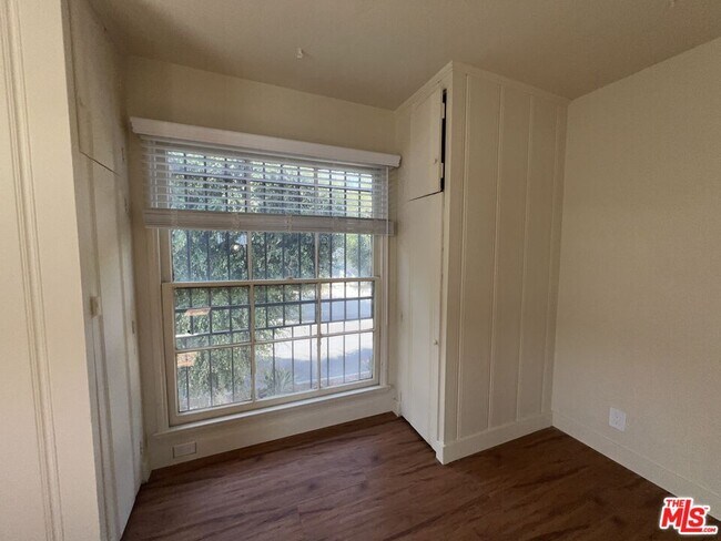 1306 1/2 S Mansfield Ave