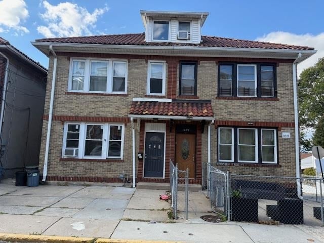 Building Photo - 621 Columbia Ave