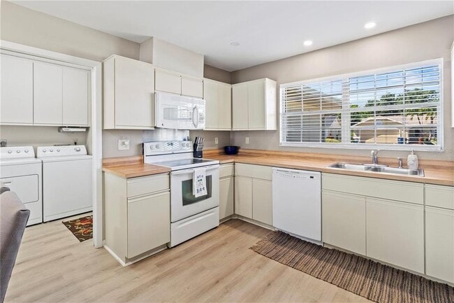 Photo - 5207 88th St W