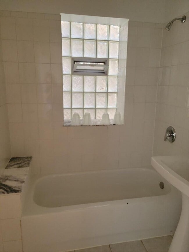 Photo - 2 bedroom in Chicago IL 60618 Unit 3