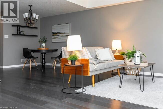 Photo - 1686 Fischer-Hallman Rd