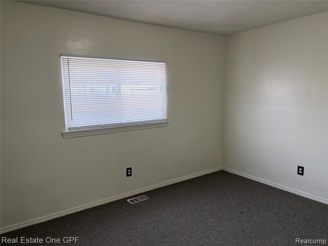 Photo - 14960 Alberta Ave