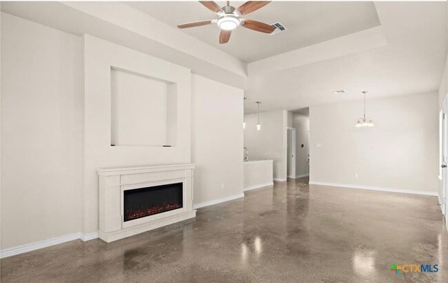 Photo - 412 W Avenue C