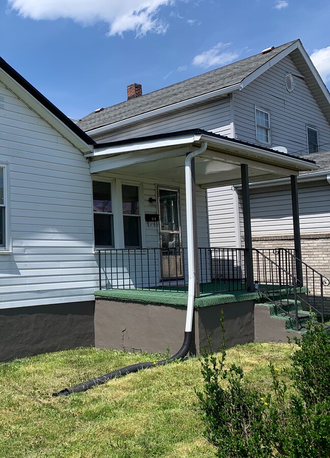 Photo - 92 Feathers Ave