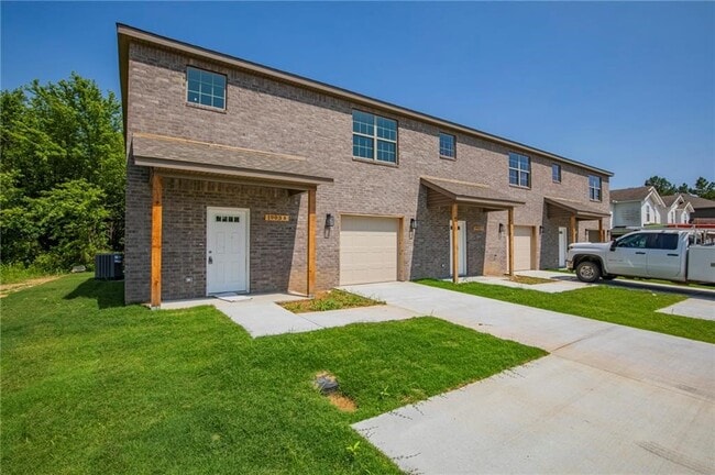 Building Photo - 1903 Azlin Pl Unit B