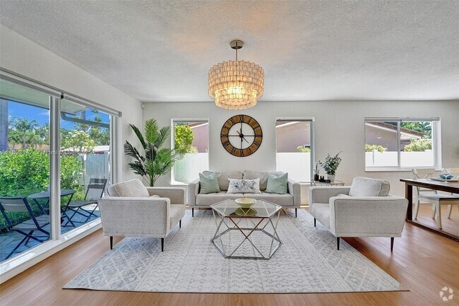 Building Photo - 1242 Hollywood Blvd Rental