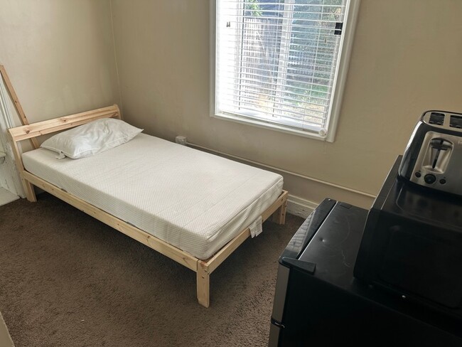 Photo - 489 S 200 E