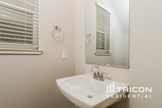 Photo - 2075 Comstock Ln