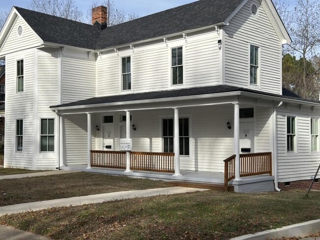 Photo - 218 College St