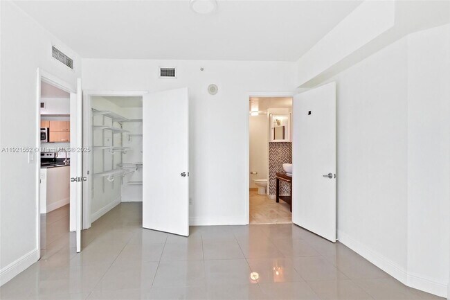 Photo - 350 S Miami Ave Unidad 18