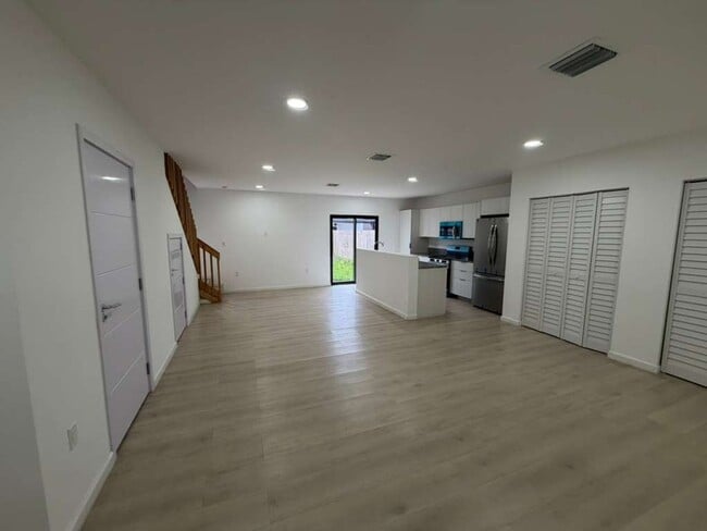 Photo - 552 NW 7th St