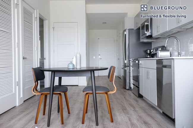 Photo - 4900 Seminary Rd Unidad FL5-ID670