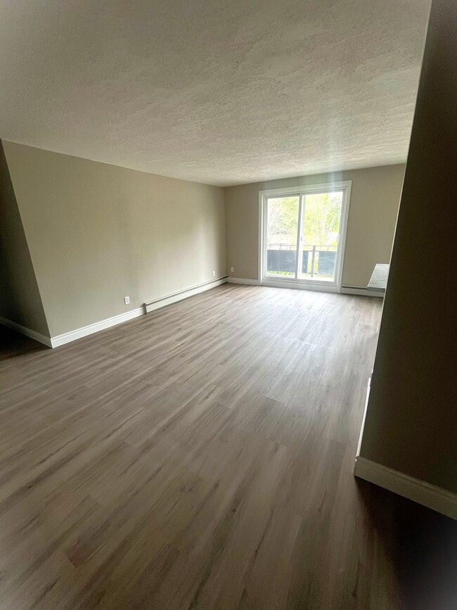 Building Photo - 1064 Brenchley St Unit 304