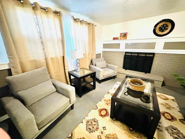 Photo - 47 Hudspeth Ln