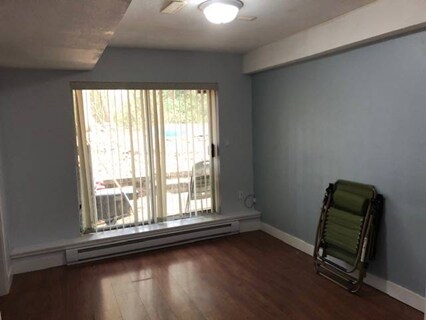 3258 Strathaven Ln Unit 2 Bedroom + Den Garden-Level Suite