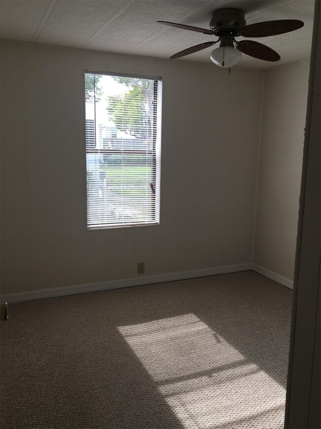 Photo - 703 Fieldstone Ave