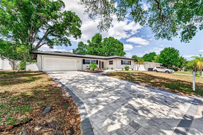 Photo - 2141 Indian Ave S